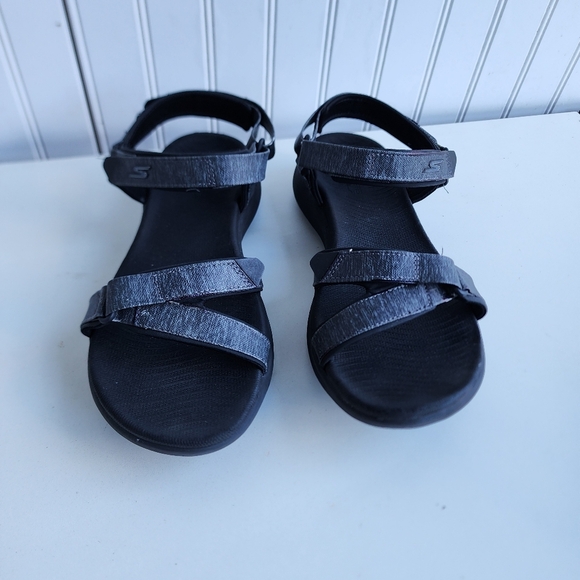 Sketchers ON THE GO AIR GOGA MAT Athletic Sandals Gray Black Comfort Sz 10 - Picture 2 of 9